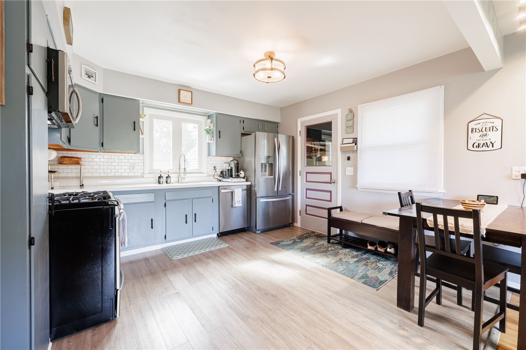 711 Embury Road Penfield, NY 14625 - Photo 5 of 33