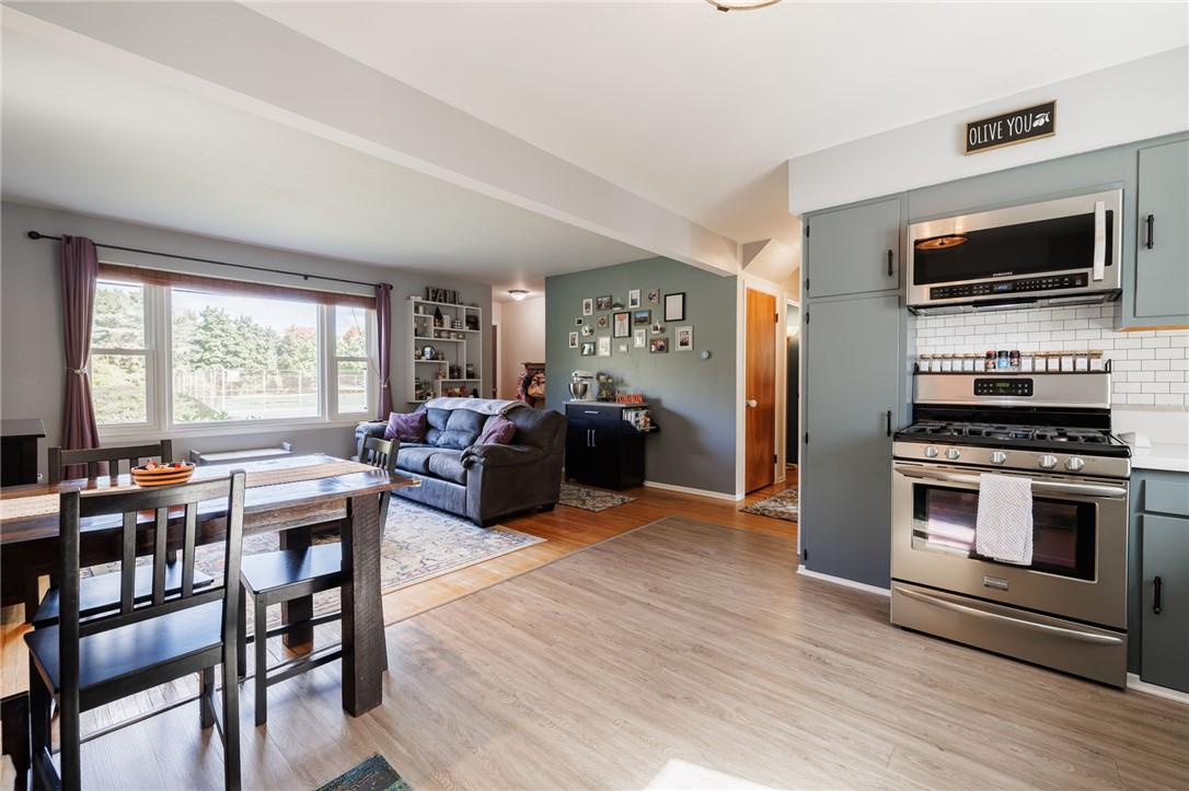 711 Embury Road Penfield, NY 14625 - Photo 7 of 33