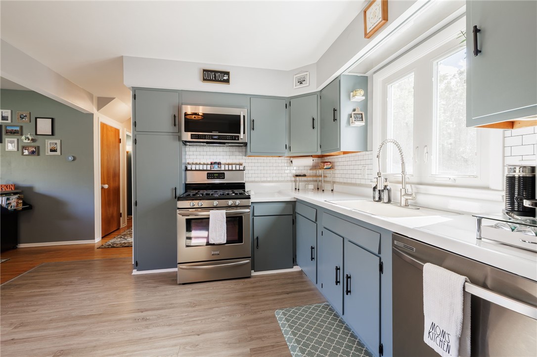 711 Embury Road Penfield, NY 14625 - Photo 8 of 33