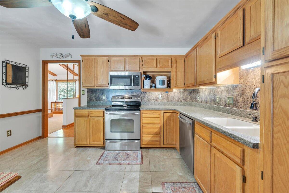 165 Fox Fire Cloverdale, VA 24077 - Photo 19 of 54 19-MIB07209