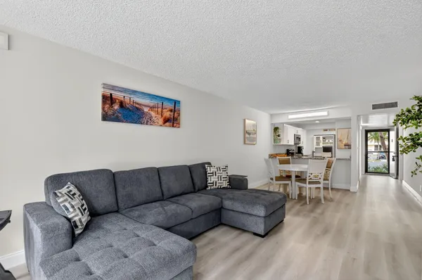 $5,500 | 8 Royal Palm Way, Unit 107, Boca Raton, FL 33432