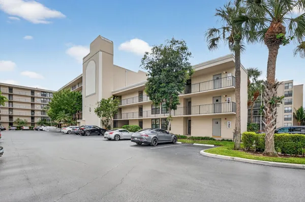 $5,500 | 8 Royal Palm Way, Unit 107, Boca Raton, FL 33432