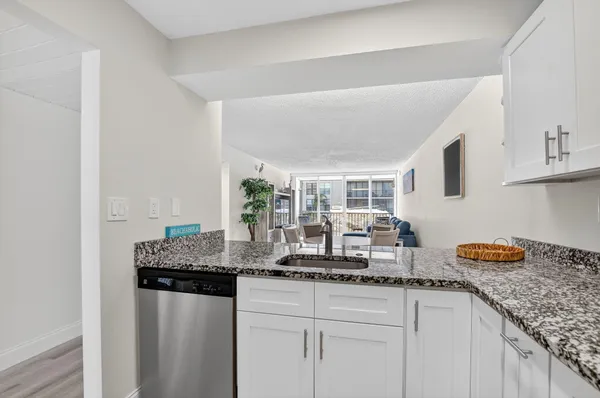 $5,500 | 8 Royal Palm Way, Unit 107, Boca Raton, FL 33432