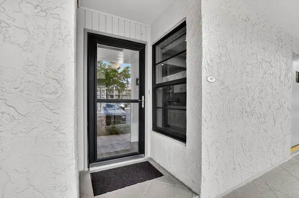 $5,500 | 8 Royal Palm Way, Unit 107, Boca Raton, FL 33432