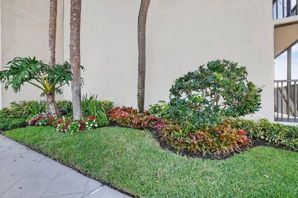 $5,500 | 8 Royal Palm Way, Unit 107, Boca Raton, FL 33432