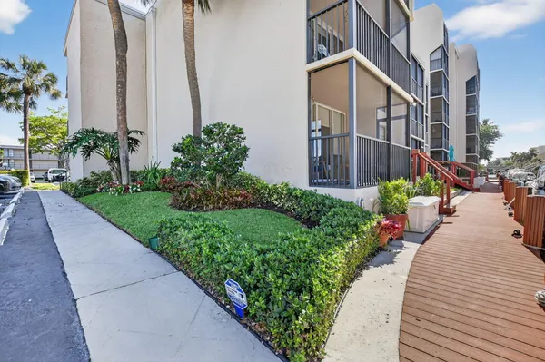 $5,500 | 8 Royal Palm Way, Unit 107, Boca Raton, FL 33432