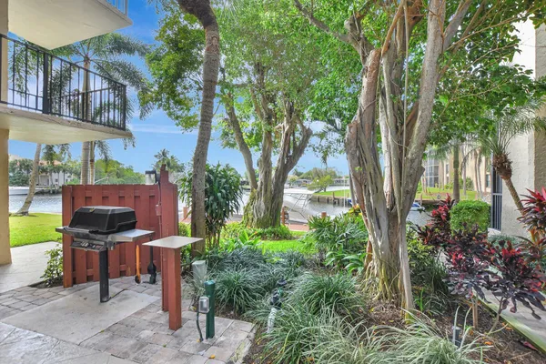 $5,500 | 8 Royal Palm Way, Unit 107, Boca Raton, FL 33432