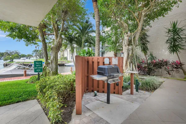 $5,500 | 8 Royal Palm Way, Unit 107, Boca Raton, FL 33432