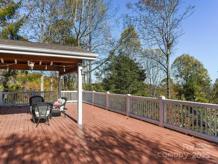 $449,000 | 20 Fairview Heights Drive, Hendersonville, NC 28739