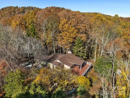 $449,000 | 20 Fairview Heights Drive, Hendersonville, NC 28739