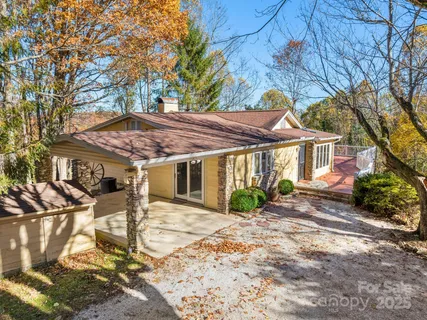 $449,000 | 20 Fairview Heights Drive, Hendersonville, NC 28739