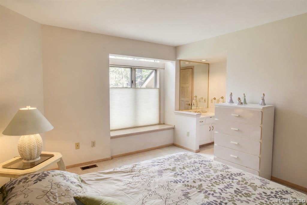 1305 Kings Pointe Road Grand Blanc, MI 48439 - Photo 63 of 71 Gallery Image 63