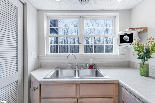 $375,000 | 2000 Ridgeview Lane, Seneca, SC 29678