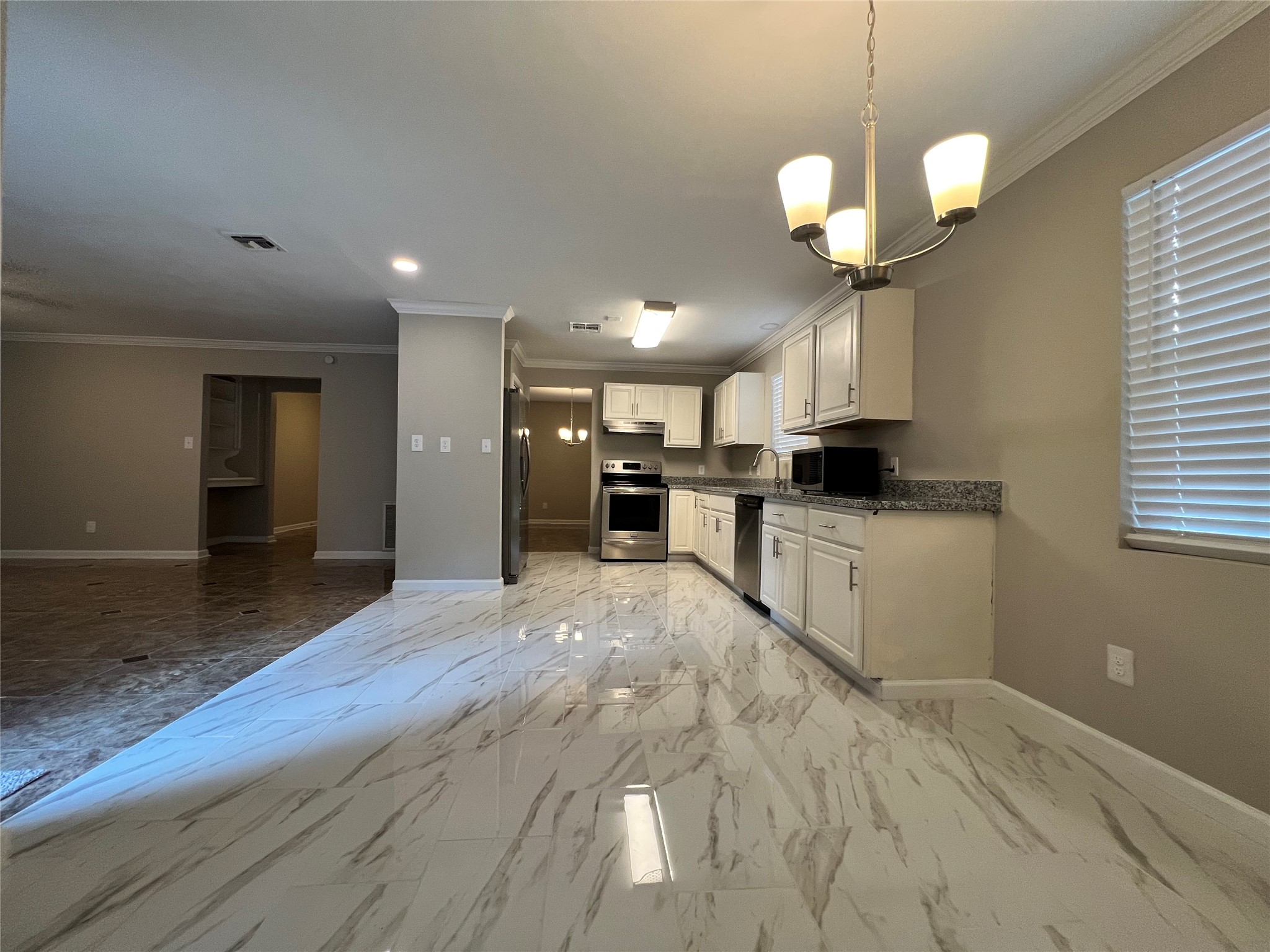 1506 Castlerock Road Houston, TX 77090 - Photo 15 of 48 Gallery Image 15
