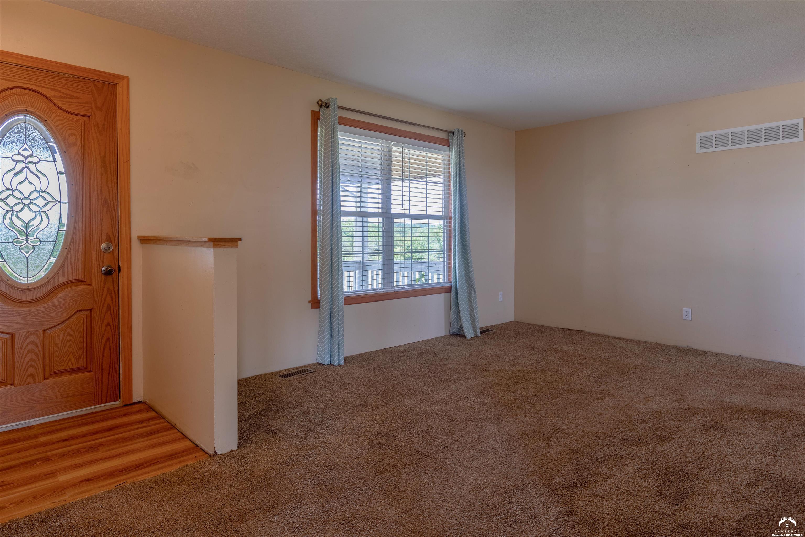 1460 East 250 Road Berryton, KS 66409 - Photo 15 of 34
