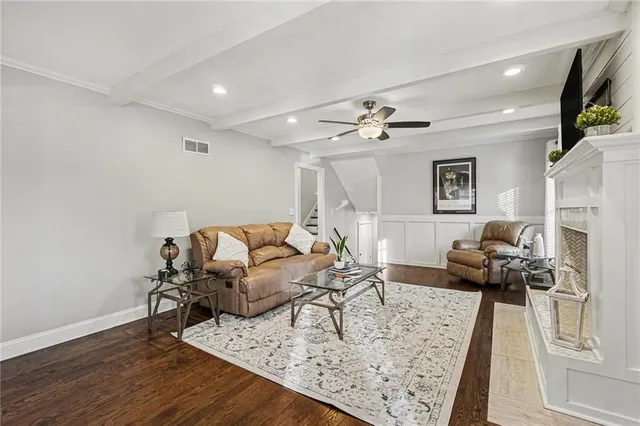 $425,000 | 7201 West 99th Street, Overland Park, KS 66212