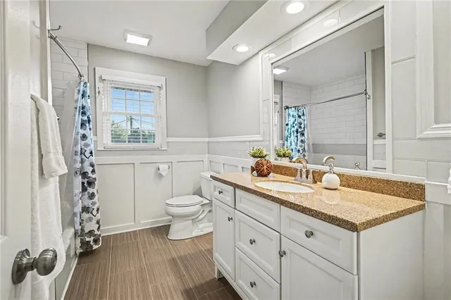 $425,000 | 7201 West 99th Street, Overland Park, KS 66212