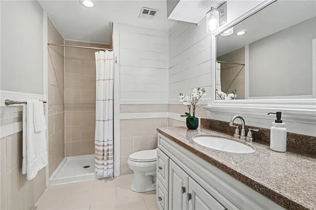 $425,000 | 7201 West 99th Street, Overland Park, KS 66212