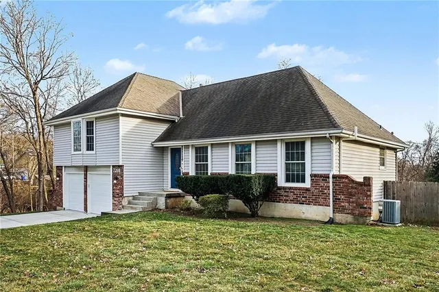 $425,000 | 7201 West 99th Street, Overland Park, KS 66212