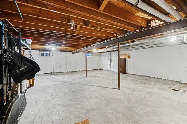 $425,000 | 7201 West 99th Street, Overland Park, KS 66212