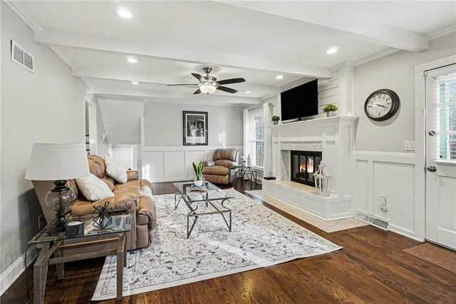 $425,000 | 7201 West 99th Street, Overland Park, KS 66212