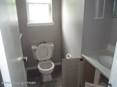 31-7 Crestview Road Blakeslee, PA 18610 - Photo 6 of 14 a bathroom with a toilet