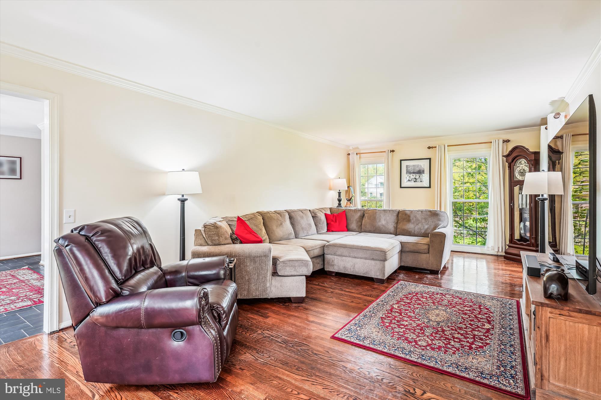 9117 Paddock Lane Potomac, MD 20854 - Photo 13 of 69 Living Room