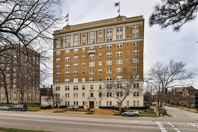 $162,000 | 701 South Skinker Boulevard, Unit 405, St. Louis, MO 63105