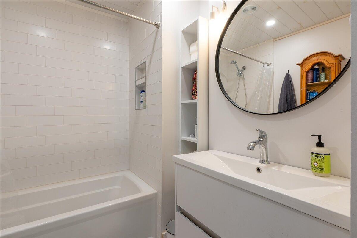 70 Pinkham Road Damariscotta, ME 04543 - Photo 28 of 44 Full Bathroom