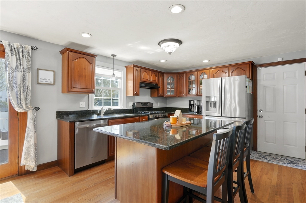 10 Matteo Street Worcester, MA 01606 - Photo 5 of 37 Gallery Image 5