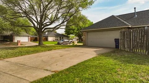 $269,900 | 500 Bluebonnet Drive, Burleson, TX 76028