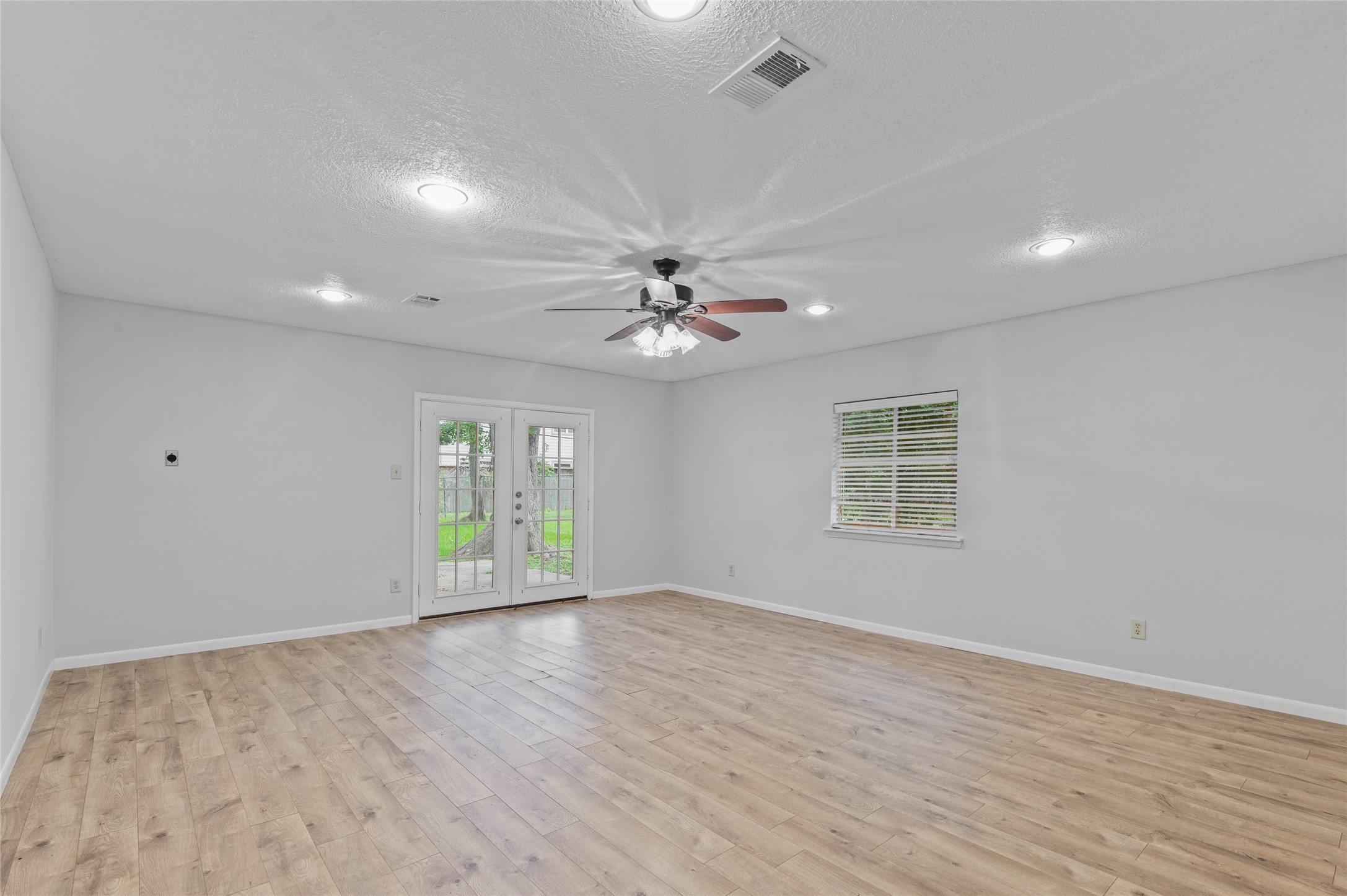 118 East Thornton Road Houston, TX 77022 - Photo 14 of 22