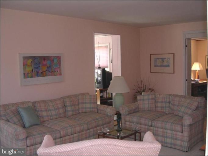 9504 St Andrews Way Silver Spring, MD 20901 - Photo 2 of 12 Living Room