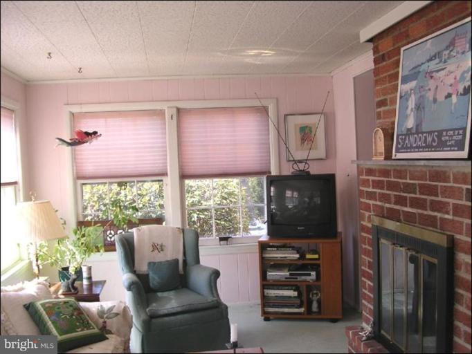 9504 St Andrews Way Silver Spring, MD 20901 - Photo 5 of 12 Family Room