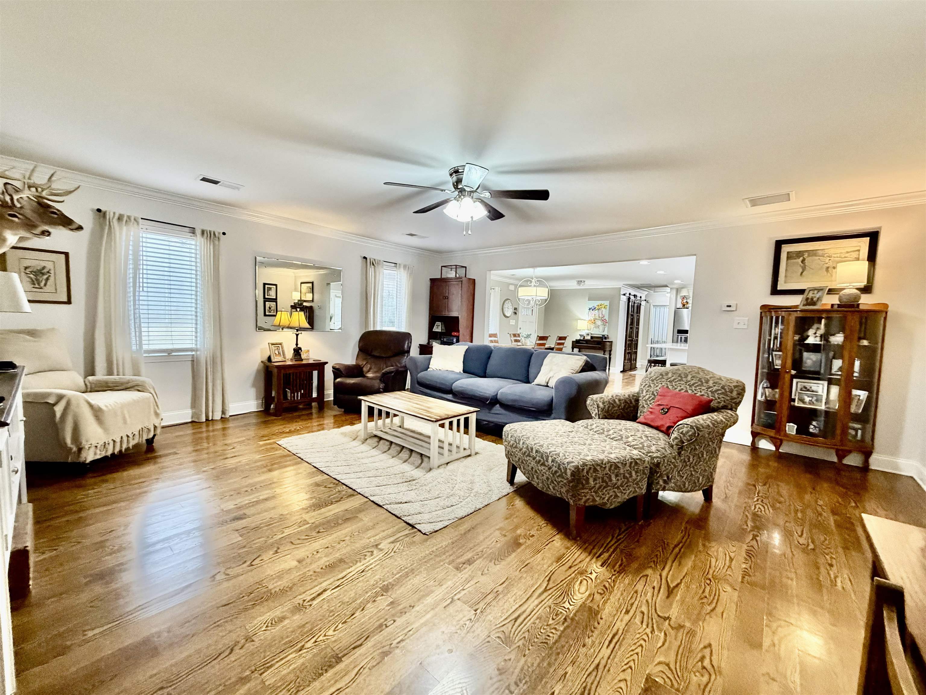 6195 Bobbitt Road Moscow, TN 38057 - Photo 6 of 40 a living room with furniture and a lamp