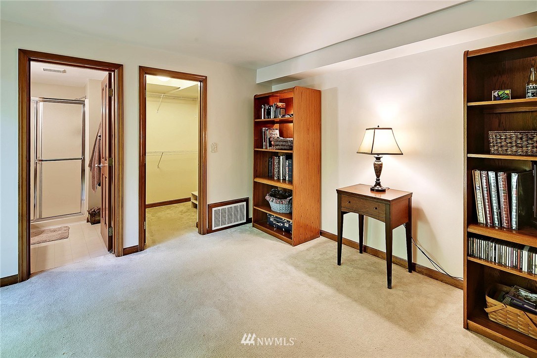 22124 Redmond-Fall City Road Northeast Redmond, WA 98053 - Photo 14 of 20