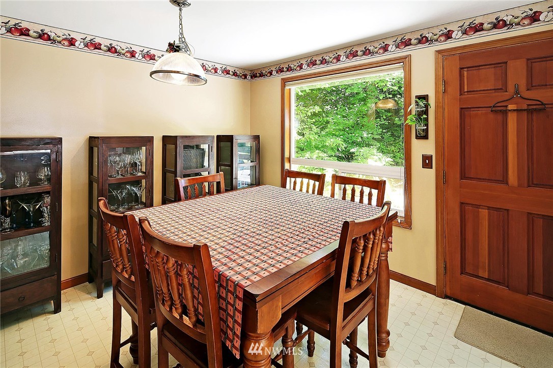 22124 Redmond-Fall City Road Northeast Redmond, WA 98053 - Photo 8 of 20