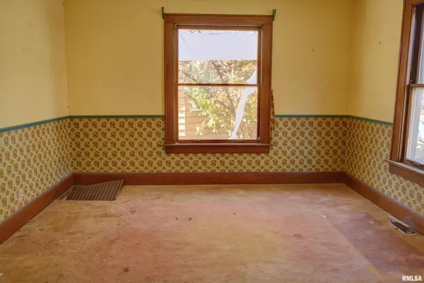 $21,000 | 821 East Washington Street, Macomb, IL 61455