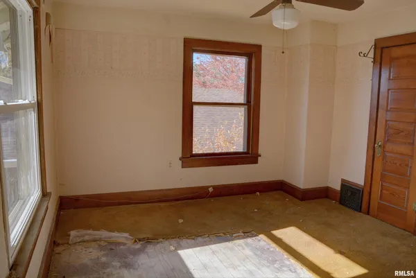 $21,000 | 821 East Washington Street, Macomb, IL 61455