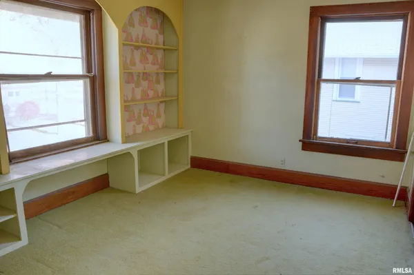 $21,000 | 821 East Washington Street, Macomb, IL 61455