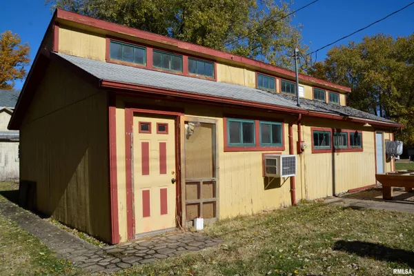 $21,000 | 821 East Washington Street, Macomb, IL 61455