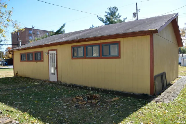 $34,960 | 821 East Washington Street, Macomb, IL 61455
