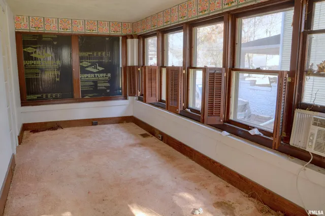 $34,960 | 821 East Washington Street, Macomb, IL 61455