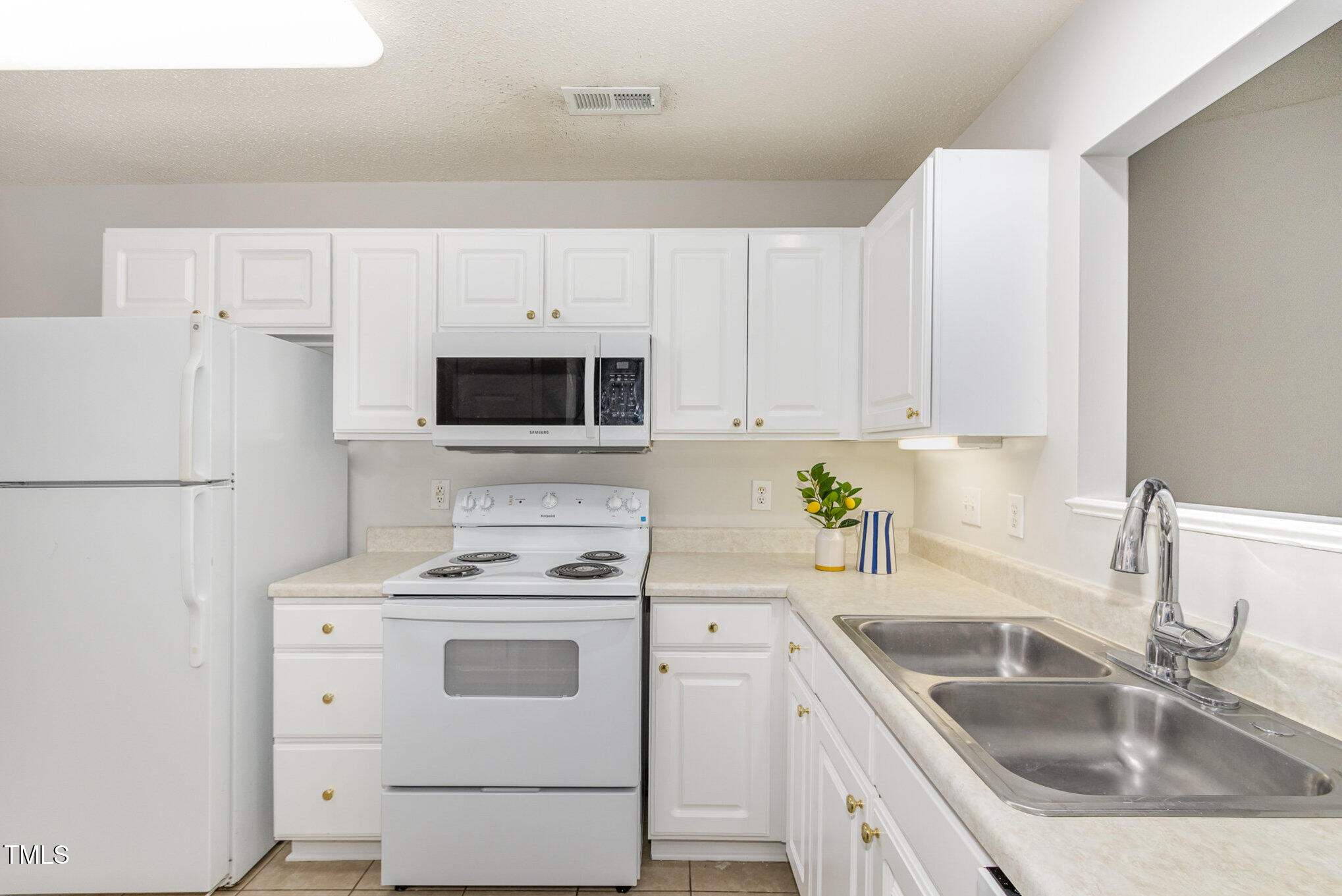 2411 Vancastle Way, Unit 202 Raleigh, NC 27617 - Photo 6 of 28 011_file_921