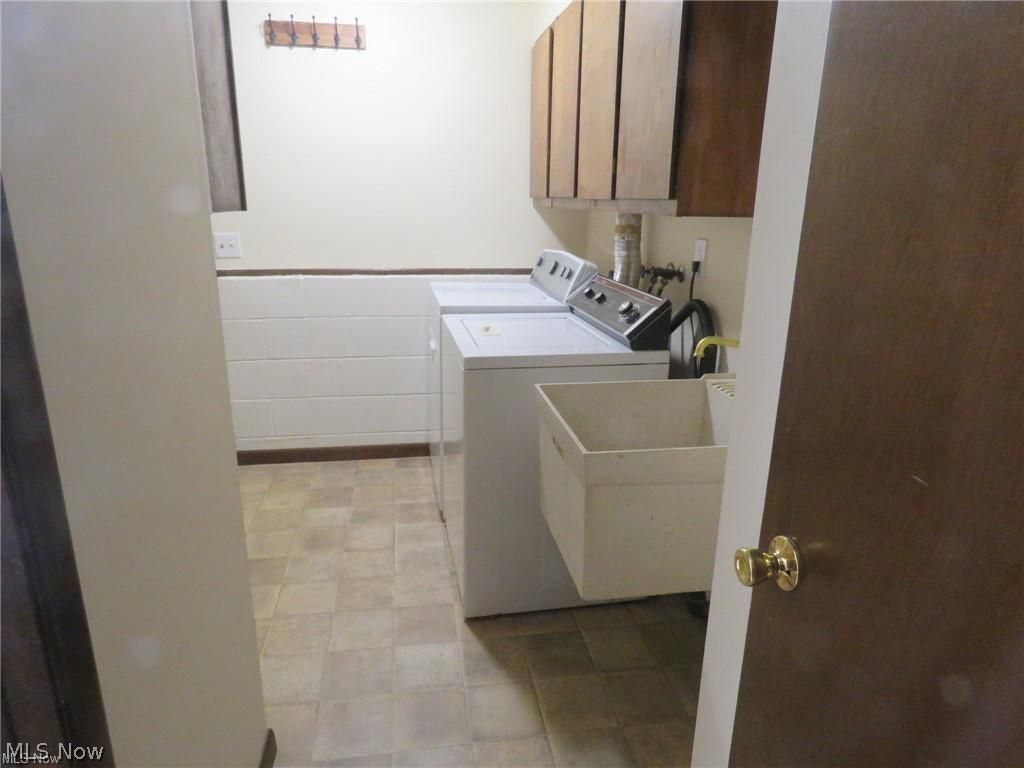 36896 Chestnut Ridge Road North Ridgeville, OH 44039 - Photo 19 of 32 Half bath on lower level.