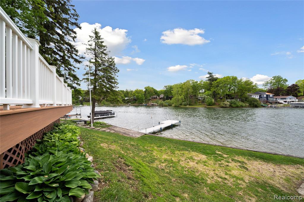 2009 Ridge Road White Lake, MI 48383 - Photo 39 of 56