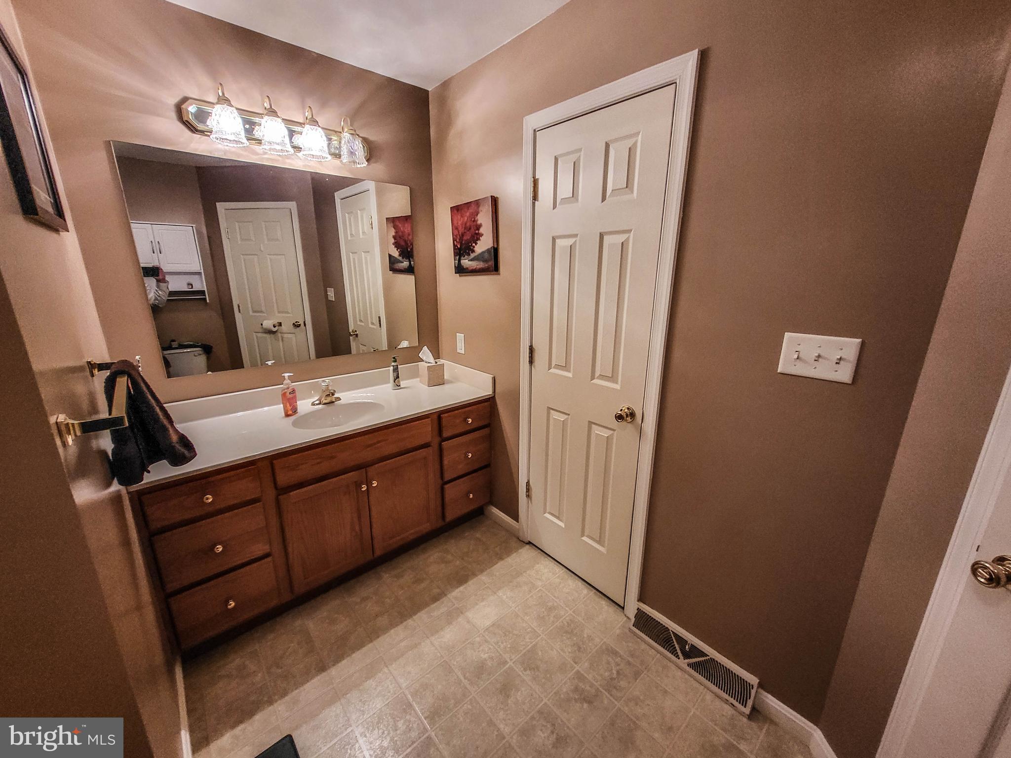 1261 Progress Road Chambersburg, PA 17201 - Photo 12 of 20 2nd bath