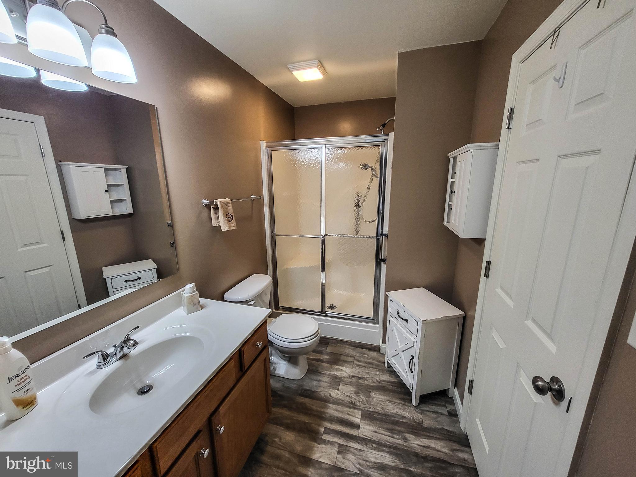1261 Progress Road Chambersburg, PA 17201 - Photo 10 of 20 Bath