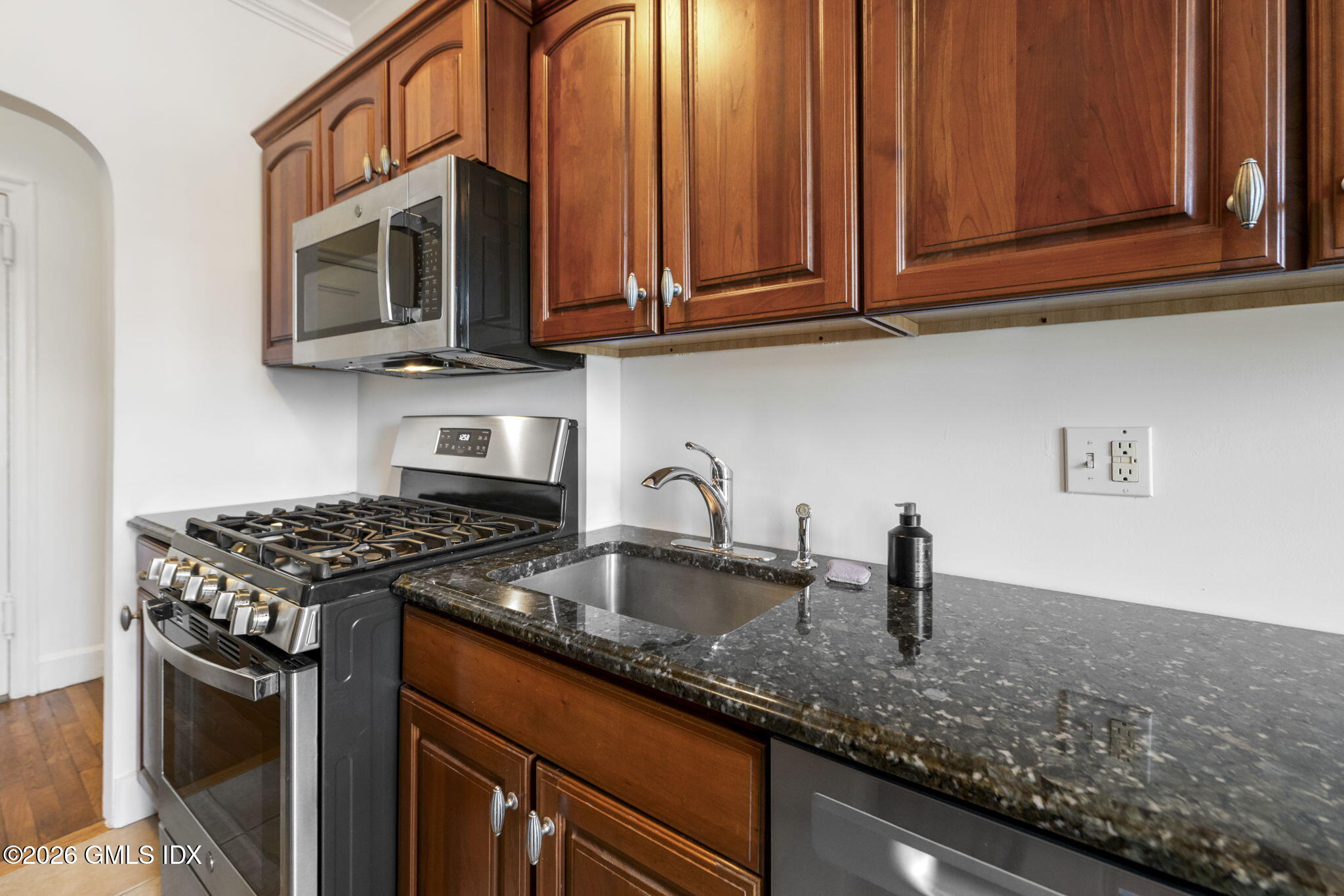 47 Lafayette Place, Unit 2D Greenwich, CT 06830 - Photo 11 of 33 Kitchen