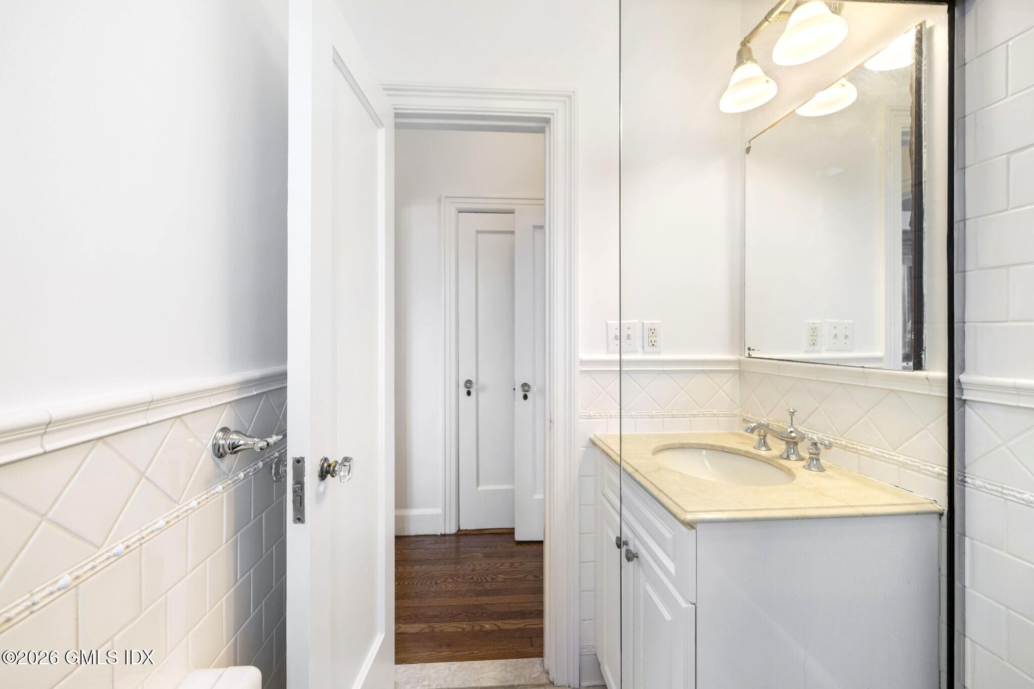 47 Lafayette Place, Unit 2D Greenwich, CT 06830 - Photo 21 of 33 Bathroom